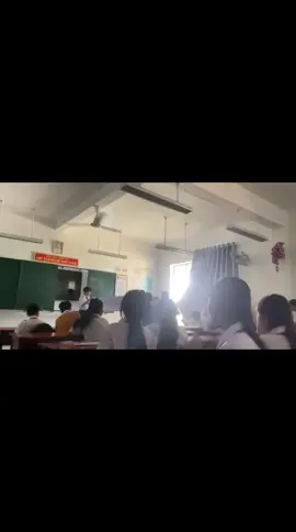 quà bất ngờ 20/11 muộn cho c Linh 😍😭#vairal #lop8a2 #xuhuongtiktok #xhhhhhhhhhhhhhhhhhhhhhhh #xhhhhhhhhhhhhhhhhhhhhhhh 