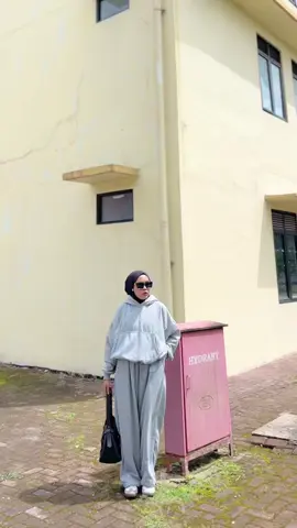 #creatorsearchinsights #ootdsimple #onesetkekinian #rekomendasioutfit 