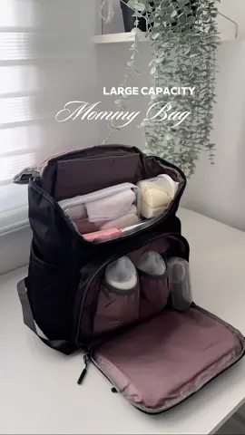 Mommy bag unlocked ✨ All set and organized for baby’s needs— super spacious ang dami malalagay🖤☁️ #mommybagessentials #mommyessentials #babyessentials #preparedmama #mommybag 
