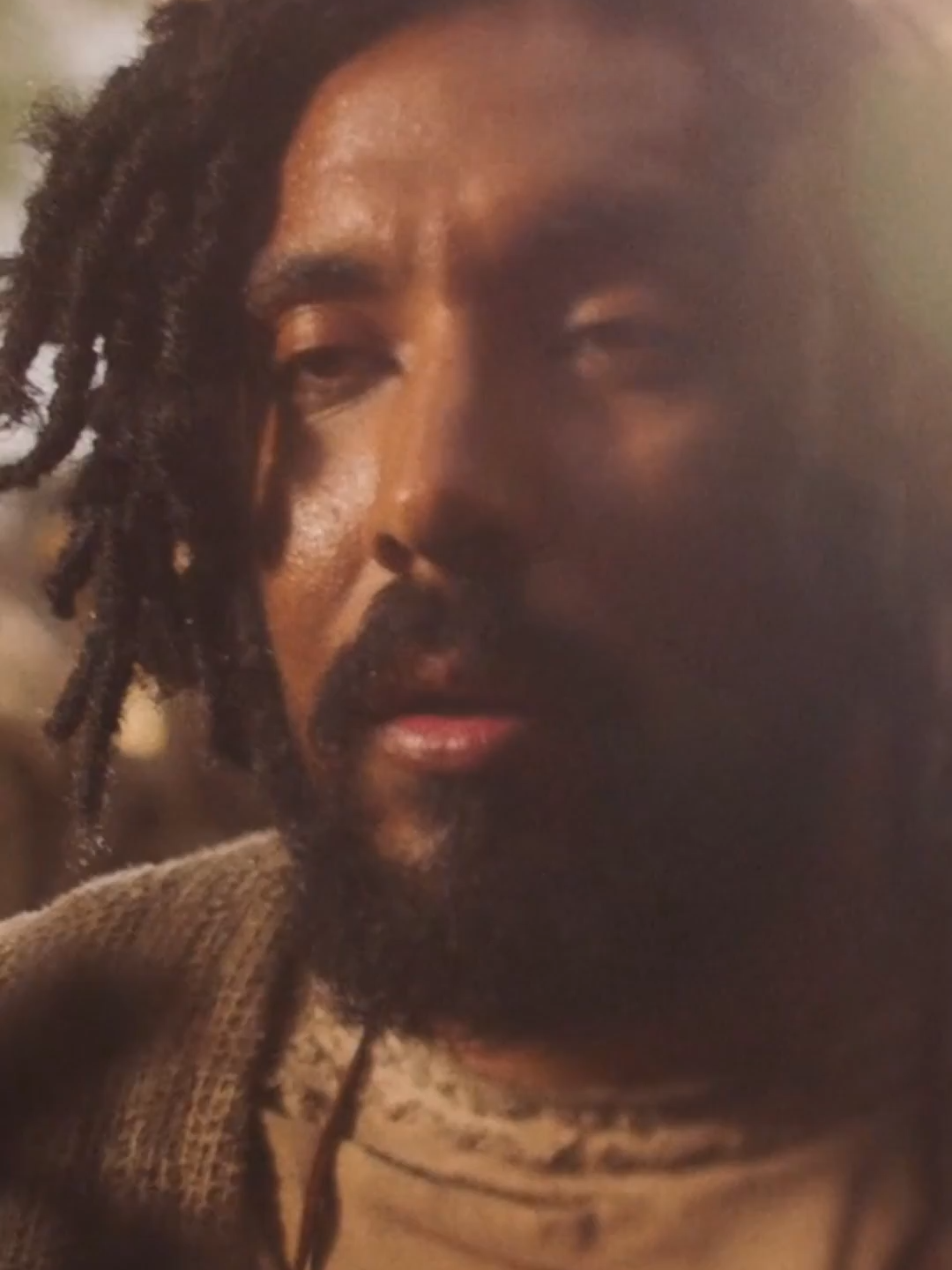 Um belo momento pai e filho. No Episódio Três, Temporada 3. Qual foi a primeira coisa que veio na sua cabeça agora? #jesus #biblia #blibliasagrada #fe #thechosen