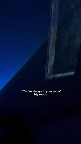 Why should I leave it 🙂‍↔️ #fantasy #darkfantasy #projector #BookTok