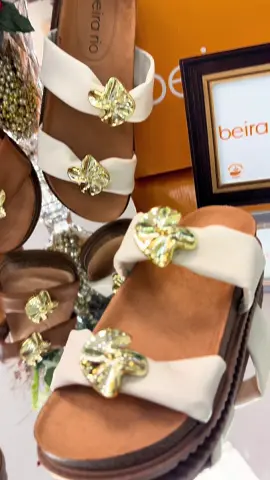 Beira Rio Conforto – Final de Ano com Estilo e Leveza! ✨ A nova coleção chegou trazendo aquele charme que transforma qualquer look! Modelos modernos, versáteis e com o conforto que só a Beira Rio sabe entregar. Perfeitos para brilhar nas festas, nas viagens e em todos os seus momentos especiais.  34 ao 40 R$129,90 Venha garantir o seu e começar o final de ano caminhando com mais beleza e bem-estar! 💖👡 #centermodastupa #beirarioconforto #beirario #festa #fimdeano