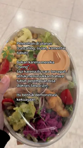 Pelecehan di jalanan (catcalling, siulan, komentar tubuh) Bukan karena mereka “iseng”, tapi karena itu cara tercepat untuk menunjukkan bahwa tubuh perempuan bisa diakses tanpa izin. Itu bentuk demonstrasi kekuasaan.