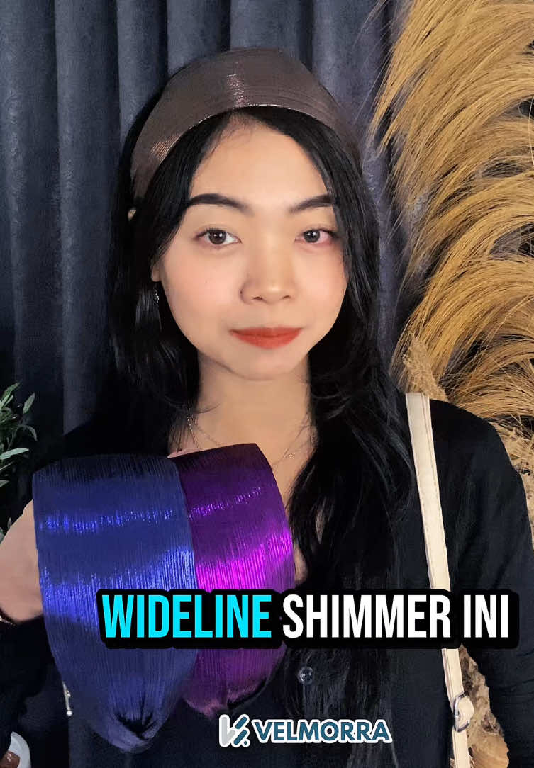 Ga bakal kesel lagi sama rambut lepek, rambut tipis, yang susah diatur kalo udah pake “Headband Wideline Shimmer” sayang 😍❤️ lebar 7-8cm dalamnya sudah bergerigi rambut auto rapi dan bervolume 🤗  Yuk klik keranjang checkout sekarang ya 🥰👇🏻  #headband #accessories #hairaccessories #hairstyles #hangout 