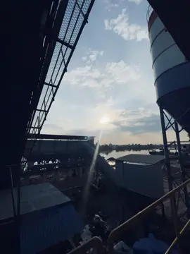 隻小手遮不住所有的陽光，一小步遮不住每個人的心。” 