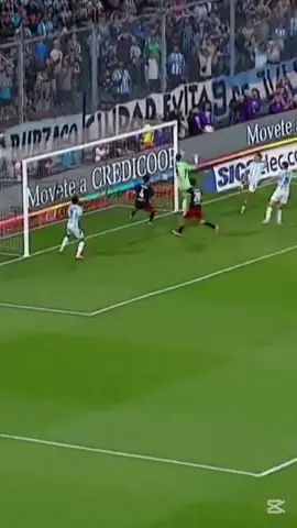 River se quedó afuera del torneo Clausura contra Racing. Ganó solamente 2 de los últimos 13 partidos. En todo noviembre solamente hizo dos goles.  Se quedó afuera de la Copa Libertadores, afuera de la Copa Argentina y ahora afuera del torneo Clausura.  Ahora, tienen que esperar a que Boca salga campeón para entrar a la Libertadores sino a jugar Sudamericana.  A Marcelo Gallardo lo querían comparar con Bianchi, el tiempo pone todo en su lugar.  #river #racing #gallardo #clausura #martirena gol martínez quarta en contra  gol racing gol river  gol racing hoy  gol river hoy  gol solari  gol subiabre hoy  gol subiabre racing  gol mártirena  gol martirena river  gol martirena hoy  gol quintero  gol quintero racing 