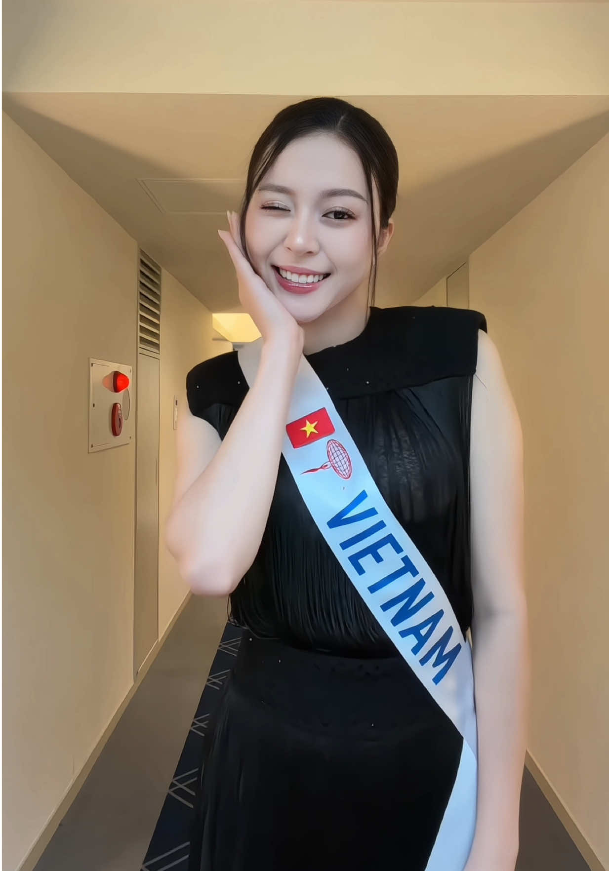 Outfit check day 14🧏🏻‍♀️  #NguyenNgocKieuDuy #MissInternational2025 #LAURACOFFEE #NucosJapan #lactobactintima 