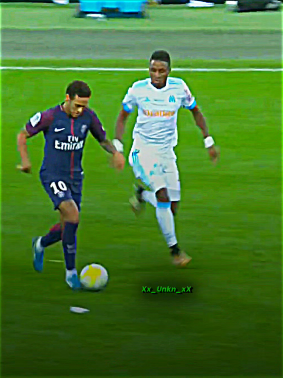 this is prime dribbling 🪄🔥 #fyp #foryoupage #neymar #footballtiktok #skills 