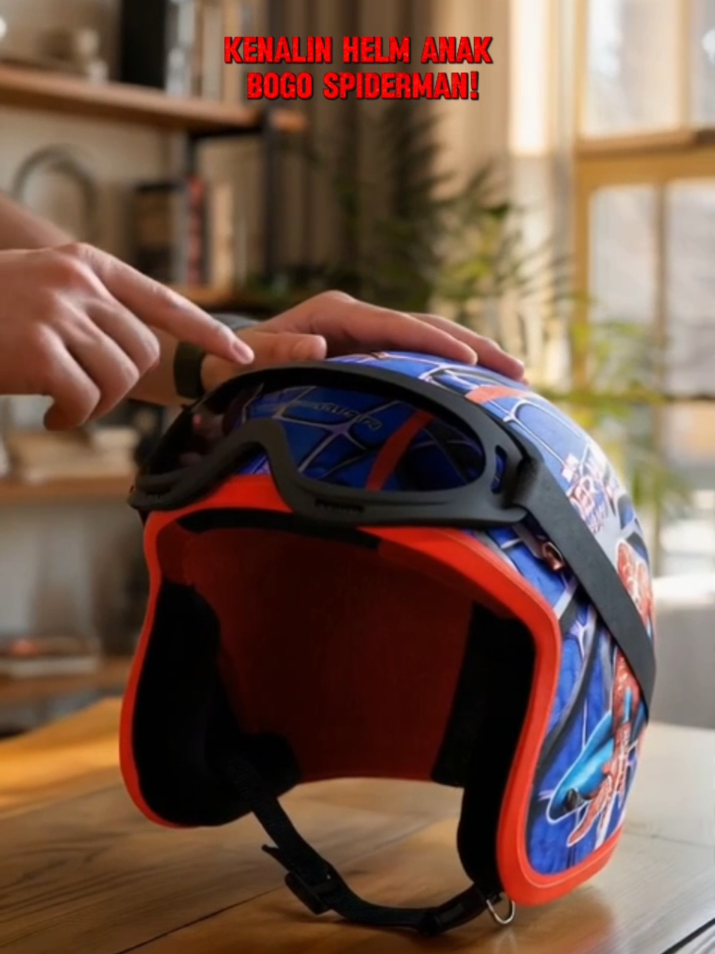 Spidermannya keliatan keren banget dipake si kecil langsung dapet vibe little hero yang siap jalan#helmet #helmanak #helmanakretro #joykidz #joykidzhelmet #helmanakbogo #joyfulriding #helmanakkarakter