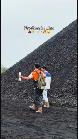 Gajian numpang lewat aja🤣🤫#storytambangbatubara #operator_excavator 