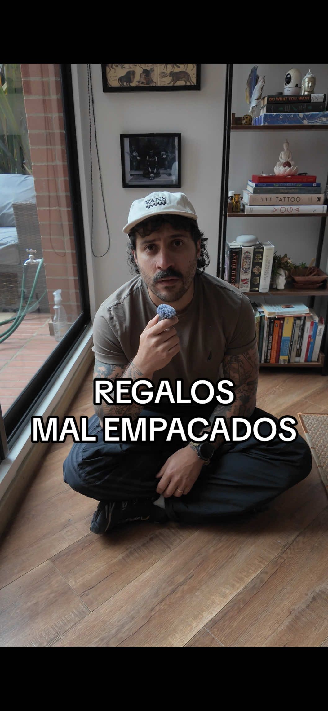 Cuénteme cuáles son sus regalos mal empacados!  . #saludmental 