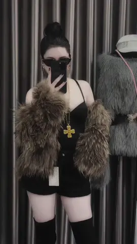 Phải đi giày chật rồi em mới hiểu, tháo giày rồi vẫn còn đau chân. Khi yêu đúng người, không cần phải dạy cách quan tâm, chẳng cần phải nhắc cách trân trọng. Mọi thứ đều xuất phát từ sự tự nguyện… 🤍 #fyp 