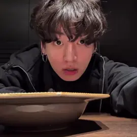 dia kurang nya apa sih 😭💜🫰 #jungkook #jk #bts #liveweverse 