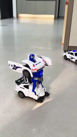Đồ chơi xe cảnh sát biến hình robot cho bé yêu