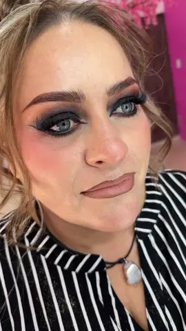 ¿Quieres aumentar tus ingresos?te invito a mi curso de maquillaje online pieles maduras con hilos tensores este 16 y 17 de diciembre por tan solo $400 si quieres más información escríbenos. #maquillajeconhilostensores #makeuptutorial #maquillajepielesmaduras #maquillajeprofesional #makeupsmokey 