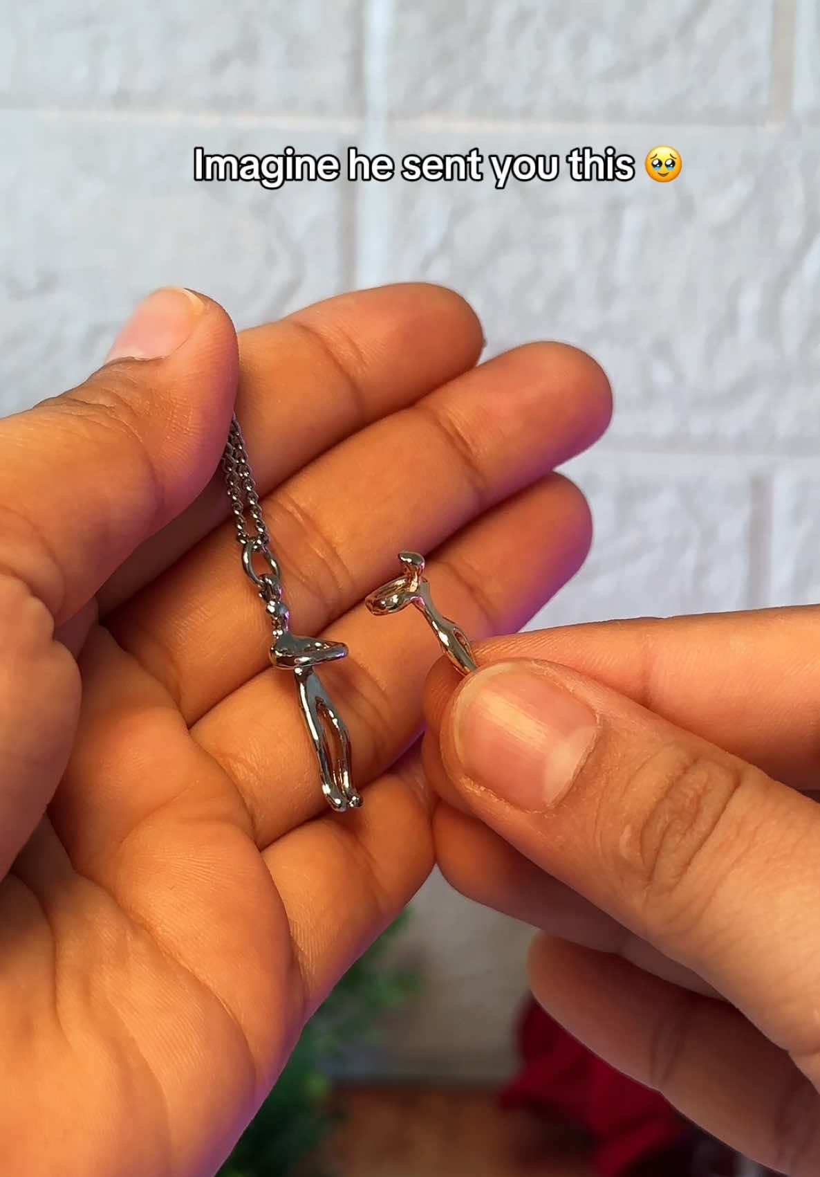 I’d cry 🥹🤍 #Love #necklace #jwellery #hugging #giftideas 