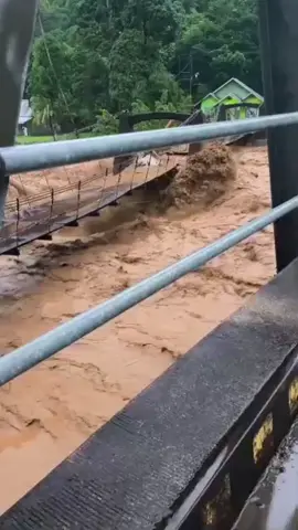 𝐒𝐔𝐌𝐀𝐓𝐄𝐑𝐀 𝐁𝐀𝐑𝐀𝐓 𝐁𝐄𝐑𝐃𝐔𝐊𝐀 𝐂𝐈𝐓𝐀 𝐏𝐀𝐆𝐈 𝐈𝐍𝐈😢 #trendingvideo #vidioviral #viraltiktok #fypage #masukberanda 