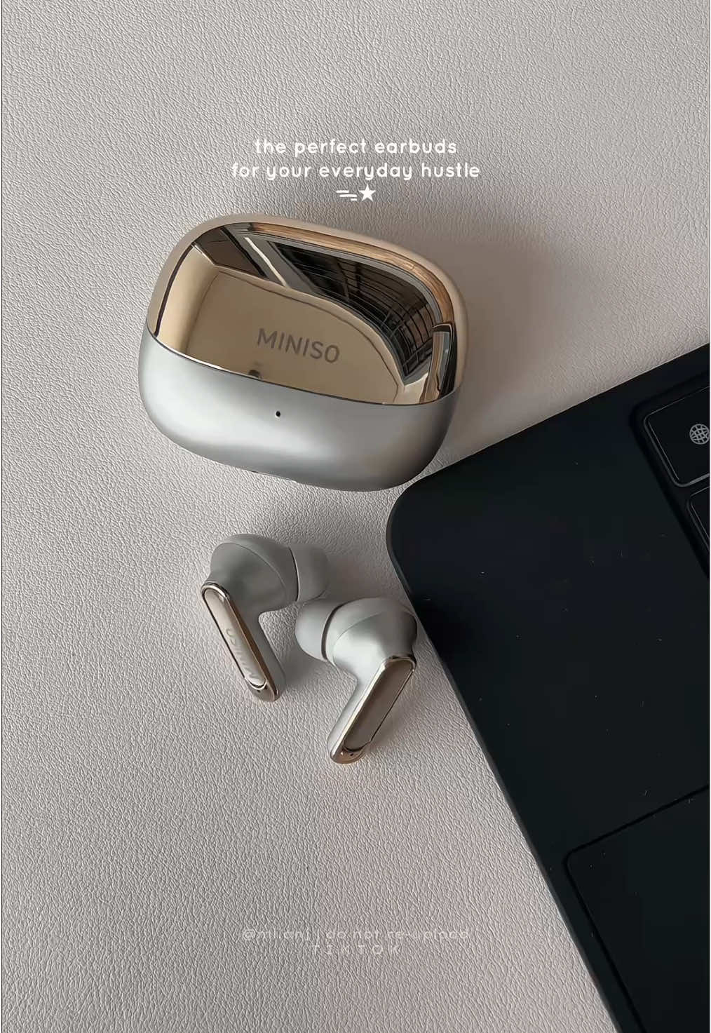 got my new earphones that I will definitely use everyday! ✨💭 #earphones #earbuds #wirelessearphone #fyp #viral 