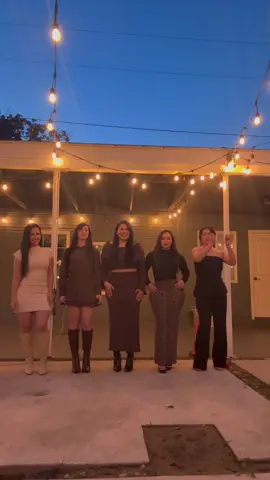 Friendsgiving 🤎 #fyp #friendsgoals #friendsgivingideas #friendsgiving2025@Sandra Avila @liiyo_ @L I Z @lluvia 