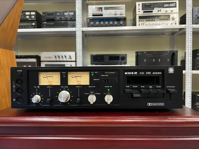 Hàng về đầu deck Uher CG330 hàng gồ, chuyên dụng của Đức, máy nguyên zin, rất đẹp, hàng máy bay đức về nên ruột gan rất đẹp, ko thâm sì như , hàng tầu biển ạ. bộ cơ và đầu từ mới cong 7 mầu, máy hoạt động ngon lành cành đào tết, cửa hít băng, AC 220v ko lo bị sai điện hz như đồ 110v ạ, size 40. chất âm mộc, dầy, hay quá, seri này chuyên thu băng của hãng à, đáng để trải nghiệm và sưu tầm ạ. hàng mới e cập nhật trang cá nhân zalo các bác nhé ĐC: số 30 ngõ 61 phan kế bính - HN ---> ĐT - Zalo - 0932127999