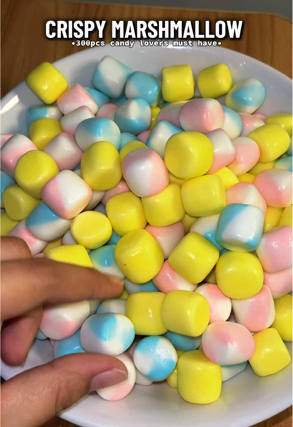 Ang sarap pala ng crispy marshmallow 300 pcs na sya sa isang bucket. Mas crispy if ilalagay sa ref  Assorted marshmallow bucket rainbow marshmallows Candy lovers must have  Viral marshmallow bucket #crispymarshmallows #marshmallow #candysnacks #minimarshmallows #SnackTime 