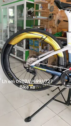 1 khung PINARELLO F25 1/1 2 la grup 105/7120 12lip  3 vành carrbon 65/60 4 yên da gọng carrbon  5 bê đan 3 bạc đạn  6 dây quấn shimano pro 7 võ ruột cotniserto  8 bê bê shimano  9 Đĩa RT70 Giá 43củ anh em can mua lh em 0982///499///727 bike xe #xedapthethao #xuhướng 
