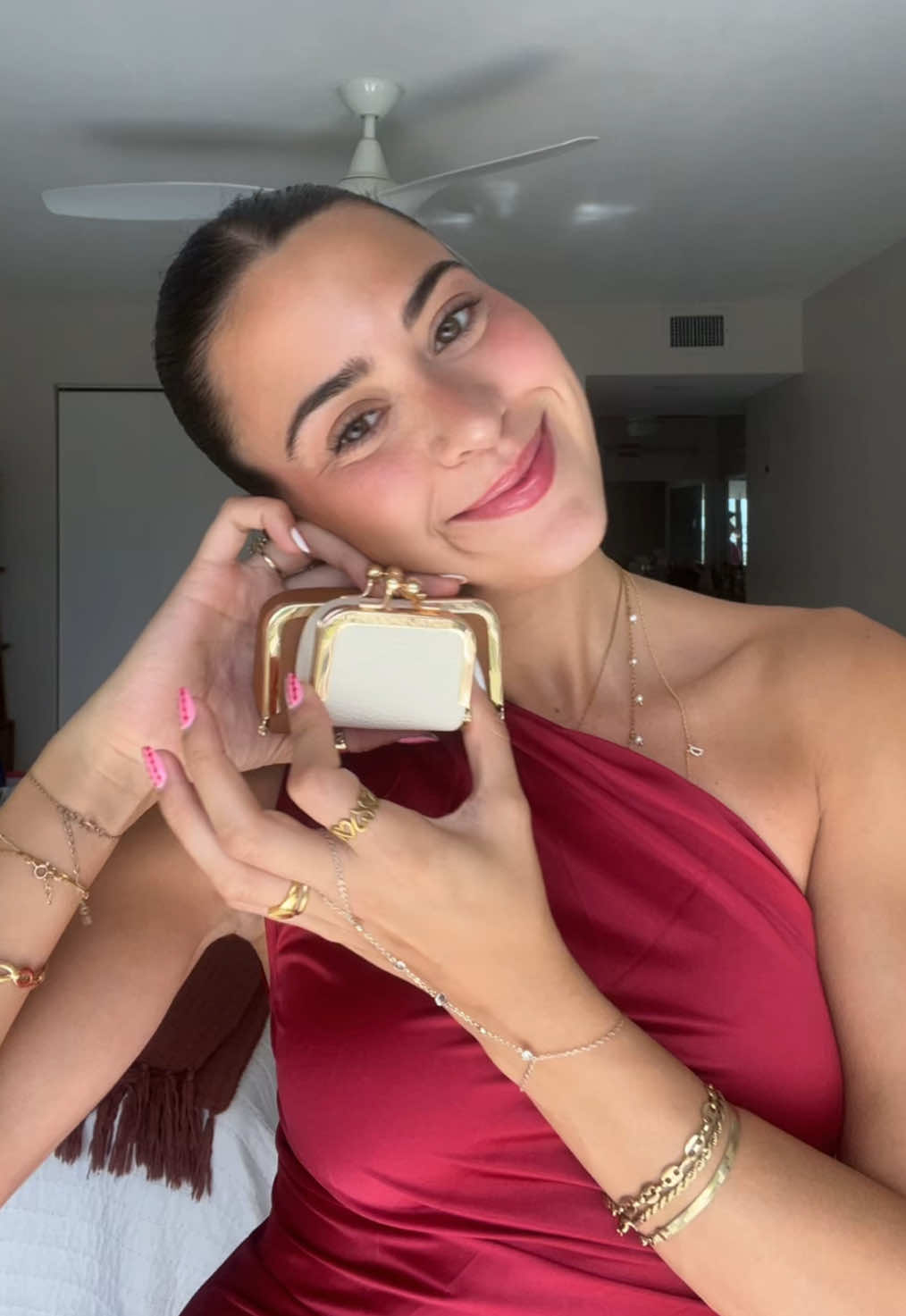 Here’s a great way to keep your jewelry safe or even a great gift idea! #giftguide #jewelrybox #tiktokshopcreatorpicks #tiktokshopblackfriday #tiktokshopcybermonday 