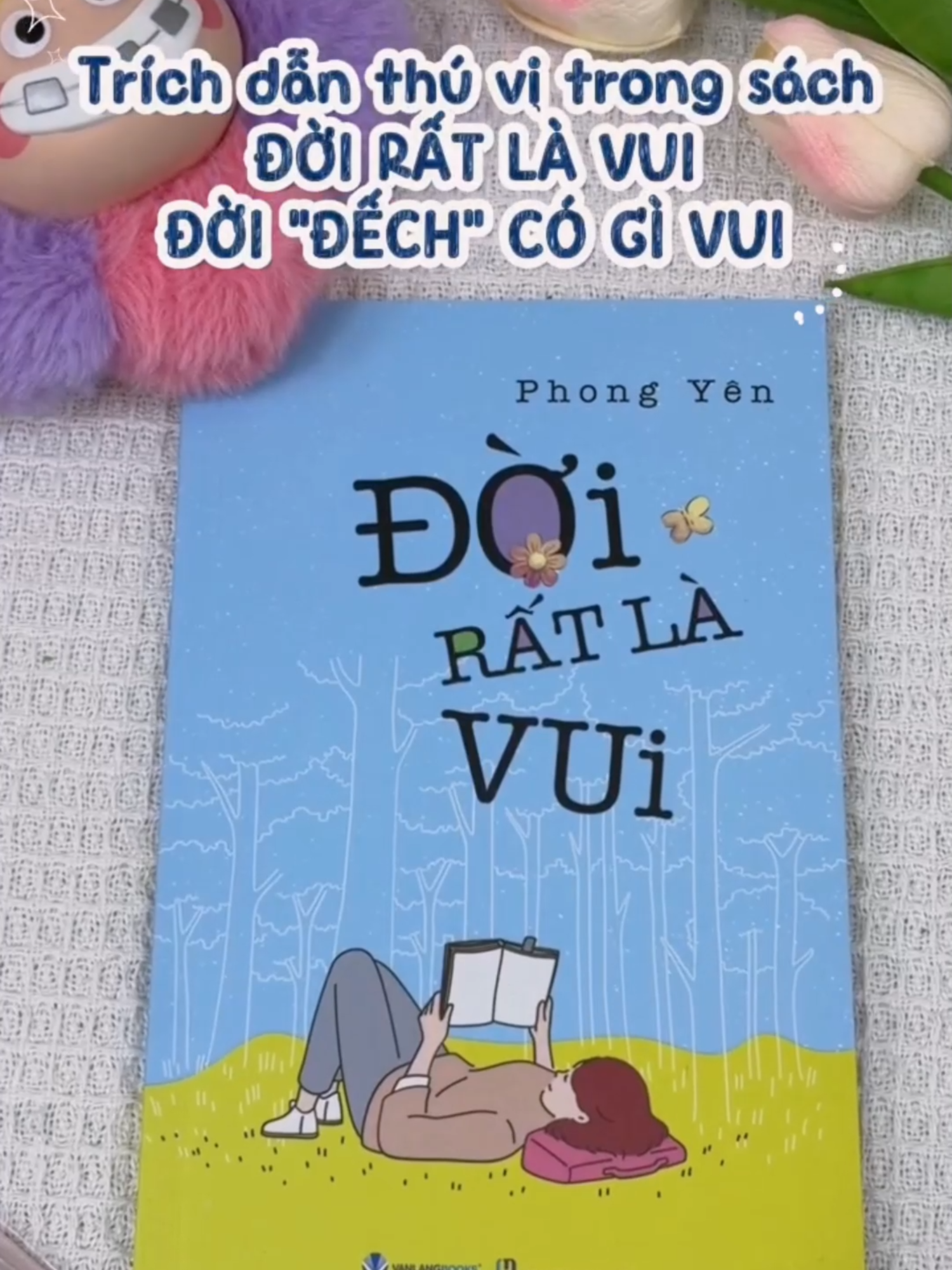 Chúng ta hay tưởng vui là thứ gì đó lớn lao, nhưng hóa ra chỉ là cảm giác được hiểu đúng lúc. Và Đời Rất Là Vui – Đời “Đếch” Có Gì Vui làm điều đó rất tự nhiên, như một người bạn biết lắng nghe. Đọc xong thấy nhẹ, thấy gần gũi và thấy mình đỡ cô đơn hơn luôn đó #BookTok #fabico #bookreview #sachhay #bookhaul #bookholic