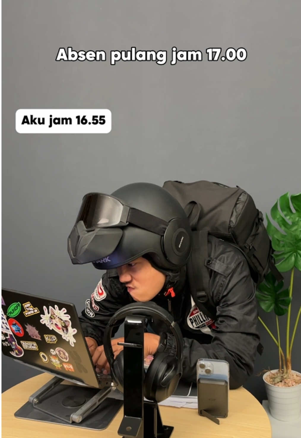 datang tepat waktu, pulang juga tepat waktu lah! 😌