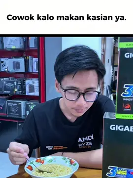 Cowok kalo makan kasian ya 𝗠𝗮𝘀𝗶𝗵 𝗯𝗶𝗻𝗴𝘂𝗻𝗴 𝗽𝗶𝗹𝗶𝗵 𝗸𝗼𝗺𝗽𝗼𝗻𝗲𝗻 𝗮𝘁𝗮𝘂 𝗺𝗮𝘂 𝗿𝗮𝗸𝗶𝘁 𝗣𝗖 𝘀𝗲𝘀𝘂𝗮𝗶 𝗸𝗲𝗯𝘂𝘁𝘂𝗵𝗮𝗻?  Langsung aja DM atau datang ke 𝗥𝗲𝗱𝗿𝗼𝗰𝗸𝗲𝘁 𝗞𝗼𝗺𝗽𝘂𝘁𝗲𝗿 𝗝𝗼𝗴𝗷𝗮.  Semua komponen dijamin original, rakitan rapi, airflow optimal, plus garansi jelas.    Buat kamu yang di Jogja bisa langsung mampir ke toko kami di: 📍 Jl. Jembatan Merah II No.24A, Soropadan, Condongcatur, Sleman, DIY (dekat Nirvanna inn) Dan kalau di luar kota, tenang aja, Redrocket siap kirim rakitan PC ke seluruh Indonesia 🚀     Jangan lupa follow Redrocket Komputer Jogja supaya nggak ketinggalan tips, trik, dan rekomendasi rakitan PC terbaru.  #tokokomputer #komponenpc #pcgaming #servicekomputer #vga 