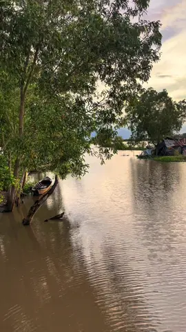 Nhớ những năm thg nợ nần chồng chất gọi điện chẵng ai dám nghe máy mới biết cuộc đời bạc bẻo cỡ nào …..#buontamtrang 