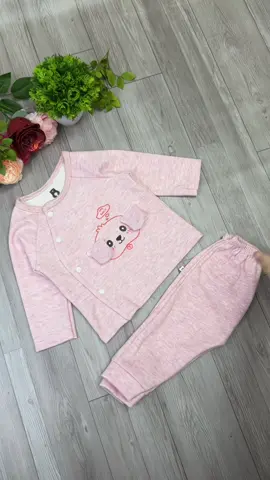 Bộ lông thỏ hoạ tiết chú cún xinh quá bame ơi… nhà bame nào có bé sơ sinh rinh ngay về cho bé yêu nha❤️❤️ #thoitrangtreem #thoitrangthudong #dobochobe #hottrend 