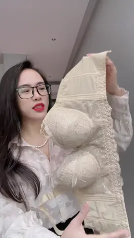 Chị em nào hay mặc áo dài đừng bỏ qua em nó nha#xuhuongtiktok2024 #latex #TikTokAwardsVN #viral #bra 