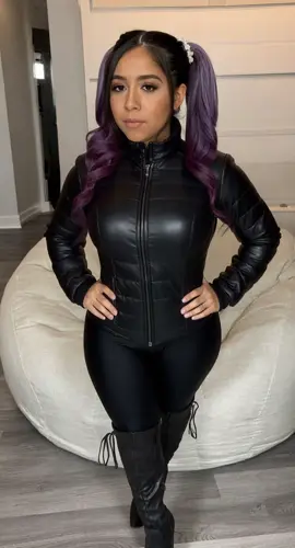 Fun-size Latina stepping in like your new favorite distraction 😏🔥 #dwarfism #dwarf #short #littlepeople  #latina