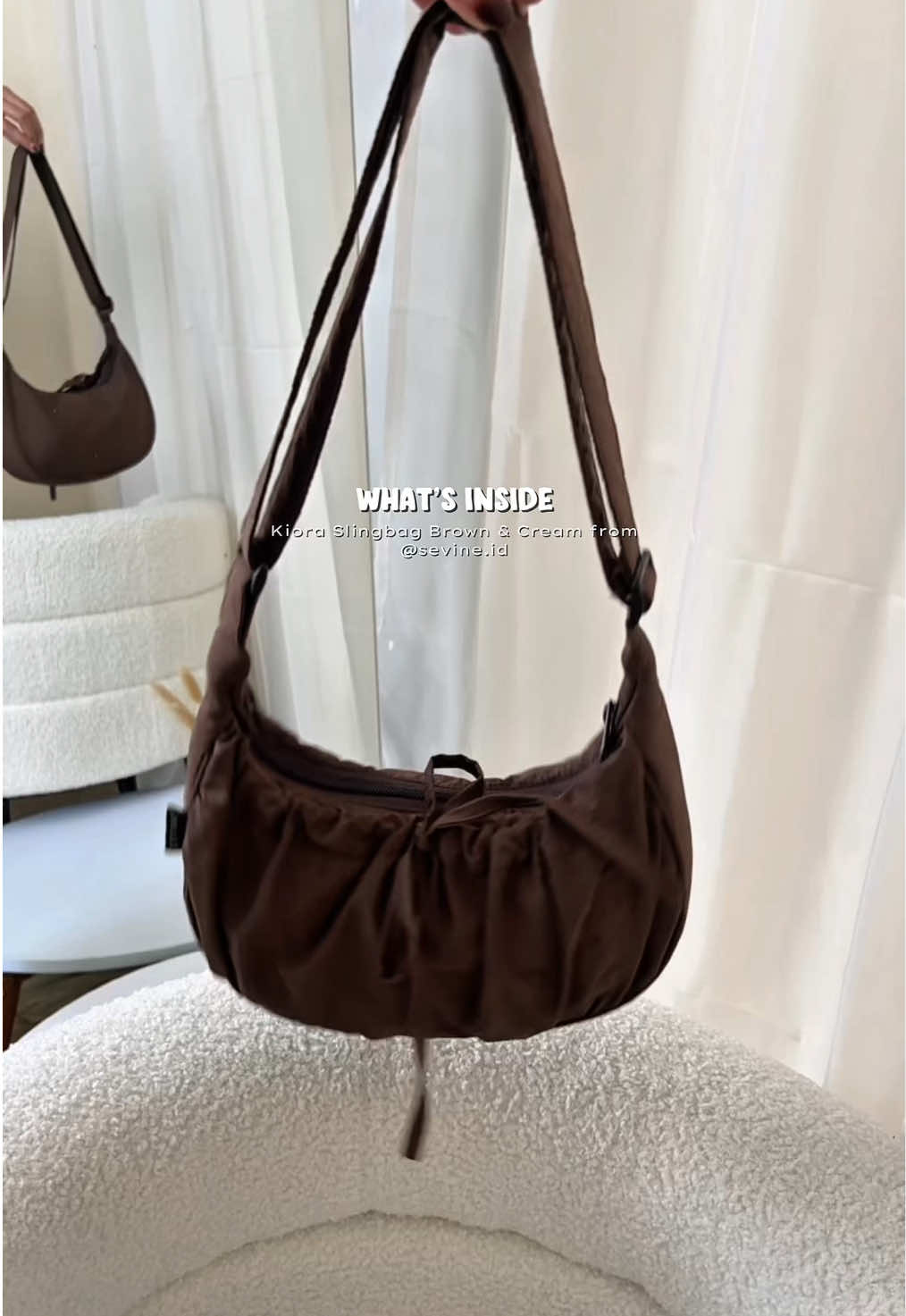 tas kecil yang muat banyak barangg👀🤎  #az #kioraslingbag #taswanita #SevineID #tasselempang 