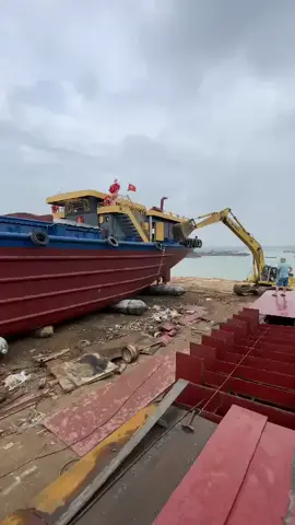 Hạ thủy thành công