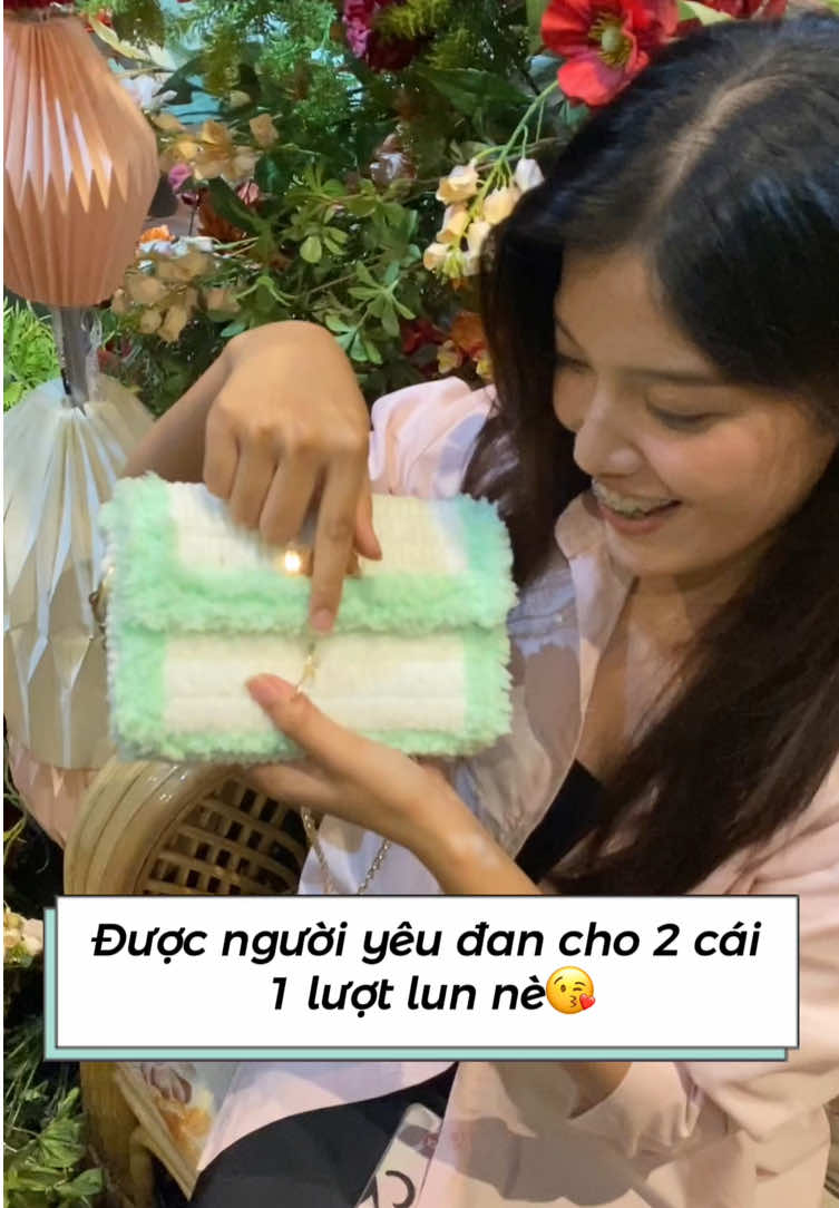 Tín hieeuj zũ trụ á, đặt dìa đan cho cổ lìn i #quatang #couple #tuitudan #tuihandmade #baggu 