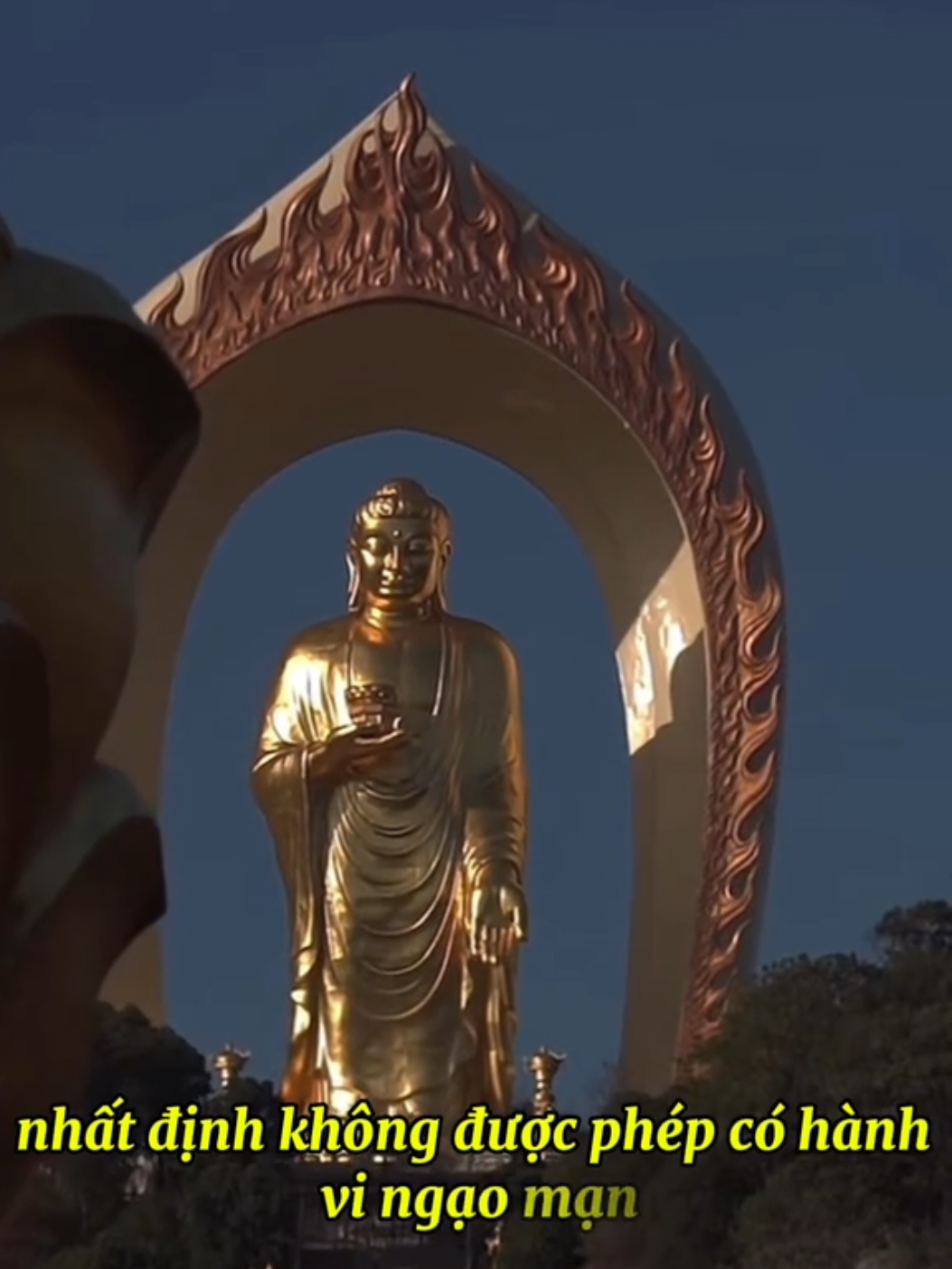 Thường xuyên ngắm nhìn về Phật, Bồ Tát, một cách tự nhiên sẽ trở nên khiêm tốn.Nam Mô A Di Đà Phật 🙏🙏🙏 #phapsutinhkhong #phatphapnhiemmau 