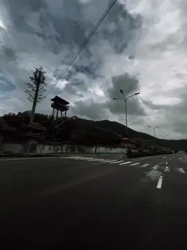 “世界上最荒谬的事情就是试图叫醒一个装睡的人……” 