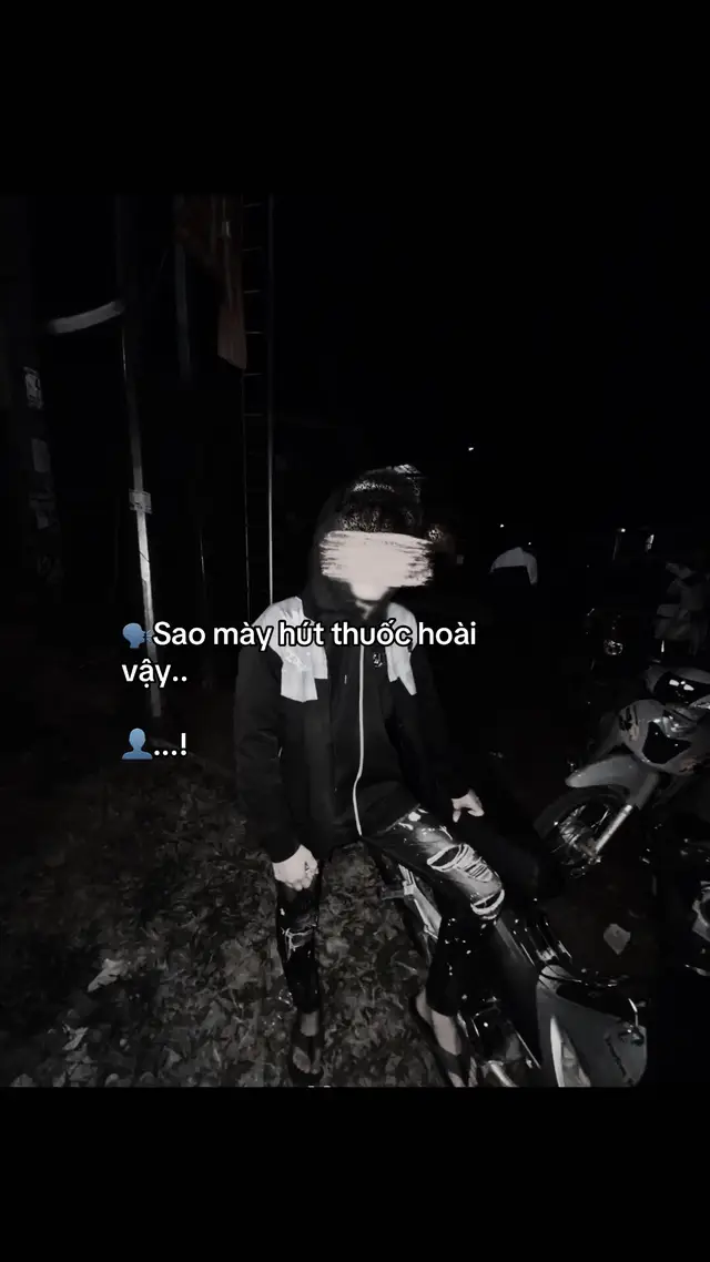 Anh lủi thủi bước qua từng ngày,mang theo nổi niềm không một ai hay biết,có những đêm dài ngồi lặng lẽ,nước mắt cứ chảy mà chẳng biết than thở cùng ai.Anh giấu đi tất cả những mệt mỏi , những tổn thương,chỉ để mọi người thấy một dáng vẽ mạnh mẽ, lạnh lùng .Nhưng ngay cả em người anh từng nghĩ sẽ hiểu,sẽ đồng cảm cũng chẳng bao giờ nhìn thấy hết gì anh đã chịu đựng trong mắt mọi người, anh luôn là kẻ xấu, là người đáng trách. Và ngay cả trong mắt em, anh cũng không hề ngoại lệ. Thế nhưng em đâu biết, đằng sau những điều em cho là sai, là tệ, lại là cả một trái tim đã cố gắng giữ lấy em, cố gắng bảo vệ tình yêu này theo cách vụng về nhất. Anh mệt mỏi, nhưng không thể ngừng thương em được.#xhhhhhhhhhhhhhhhhhhhhhhhhhhhhh #xhtiktok 