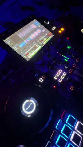 Chỉ iuu mình iem 💪🏻😘 #nhạchaymỗingày #khonhaclot 