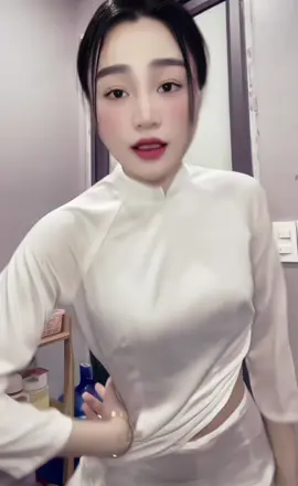 Lí do vì sao ẻm lâu ko quay áo dài,là đẻ xog bị gầy quá các bác ạ ,mất tự tin 🥴#aodaivietnam #quanaodaiphibong 