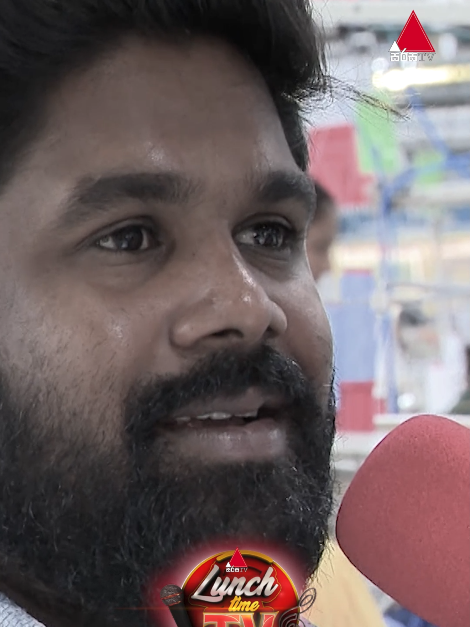 එයාගේ ඇඳ ගාවට යද්දි එයා එයාගේ හොර Phone එකෙන් අලුත් සුදු මහත්තයත් එක්ක Chat කරනවා..💔😢 #SirasaTV #SirasaLunchTimeTV #sirasalunchtimetv #trending #emotional #viral