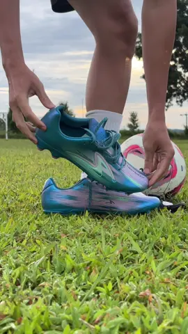 ⚽️ #specs #lightspeedreborn #footballboots #football 