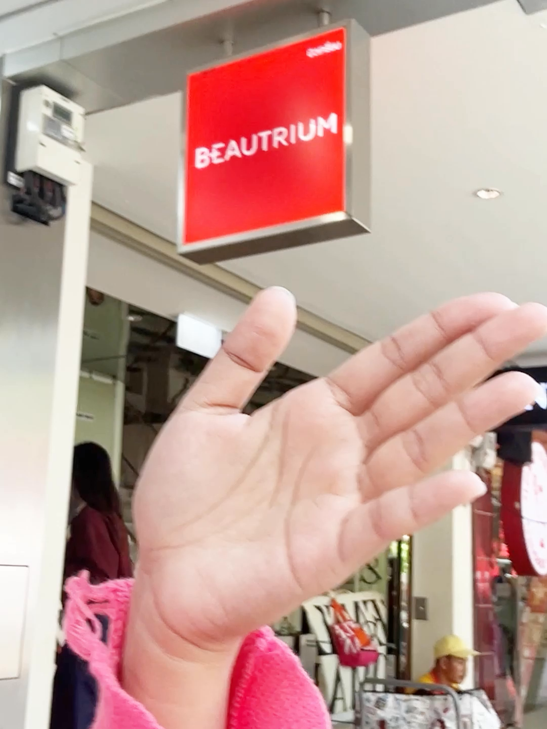 พรุ่งนี้ #ONEVENT ห้ามพลาด 🎉 PRESENTED #CARTOONCOLLECTION 𝑼𝑵𝑳𝑶𝑪𝑲 𝒀𝑶𝑼𝑹 𝑩𝑬𝑨𝑼𝑻𝒀 “ทุกล็อกเกอร์ คือสไตล์ใหม่รอให้ปลดล็อก”  . 🗓️ 26 พ.ย. - 2 ธ.ค. 68 ⏰ ตั้งแต่เวลา 10.00 - 19.00 น. 📍 BEAUTRIUM SIAM SQUARE FLAGSHIP STORE  ชั้น 1, 3 และ 4 . *เงื่อนไขกิจกรรมเป็นไปตามที่บริษัทฯกำหนด #sivanna #sivannacolors #SVN #CARTOONCOLLECTION