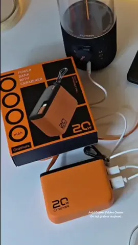Orashare 10,000mah fast charging powerbank with built-in retractable cable and carabiner😍 #orashare #orasharepowerbank #retractablepowerbank #10000mahpowerbank #portablepowerbank 