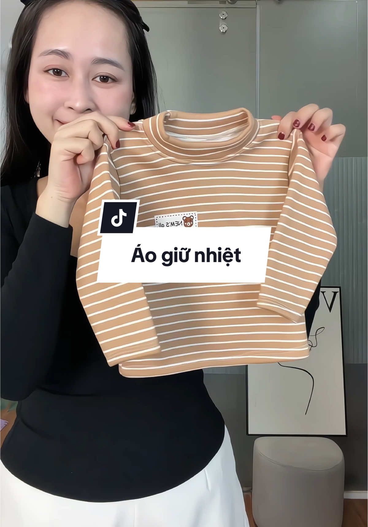 Áo giữ nhiệt có lót nỉ bên trong ấm nha các mẹ oi #lanhuong2bereview #aogiunhietchobe #aogiunhietbetrai #aogiunhietbegai #aothudongchobe  @Lan Hương 2 Bé Review  @Lan Hương 2 Bé Review 