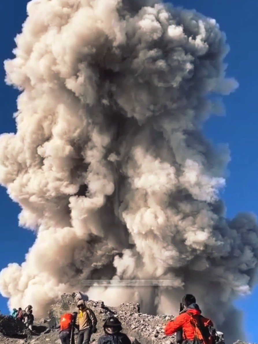 fakta semeru yang terus bertambah tinggi #erupsisemeru#gunungsemeru#prayforsemeru