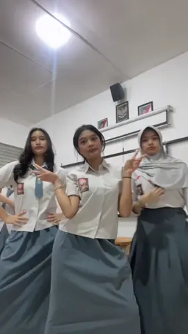 HAPPY TUESDAAAYYY👅👅👅