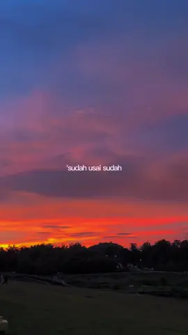 Sudah usai sudah 🥀 #tentangakukaudandia #liriklagu #sadstory #sadvibes🥀 #CapCut 